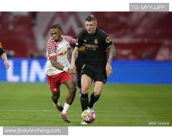 克罗斯在足球世界中的传奇之路与对现代比赛的深远影响分析